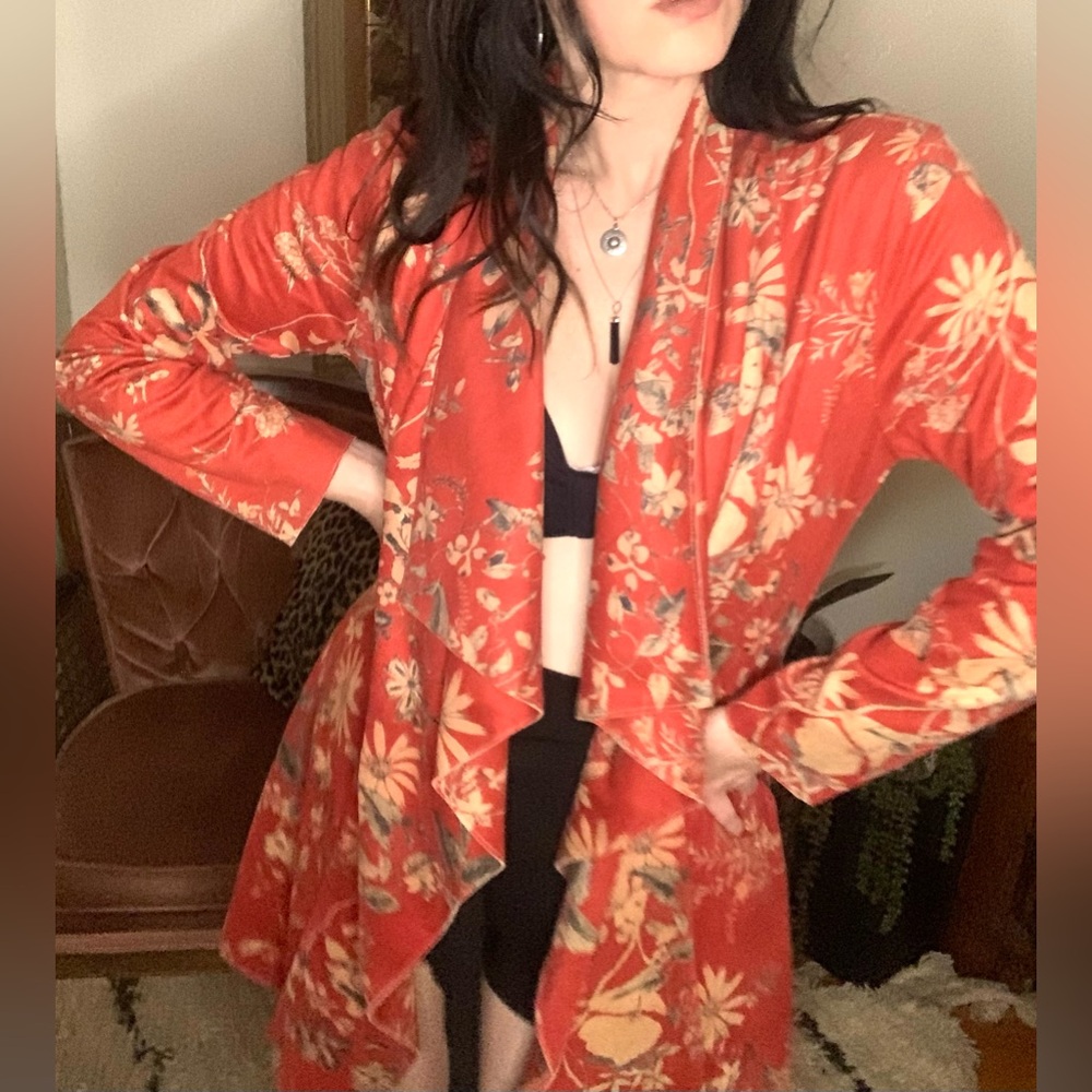 Solitaire Red Floral Faux Suede Kimono - Picture 5 of 14